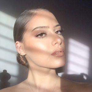 Meet your Posher, Mana